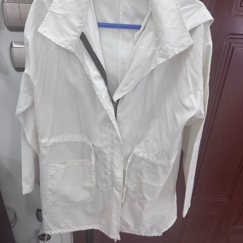 Thin all season jacket white size L like new
