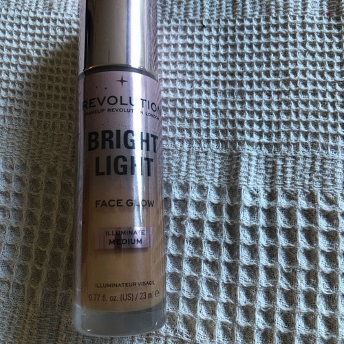 Revolution Face Glow Bright Light Medium makeup base new with glow
