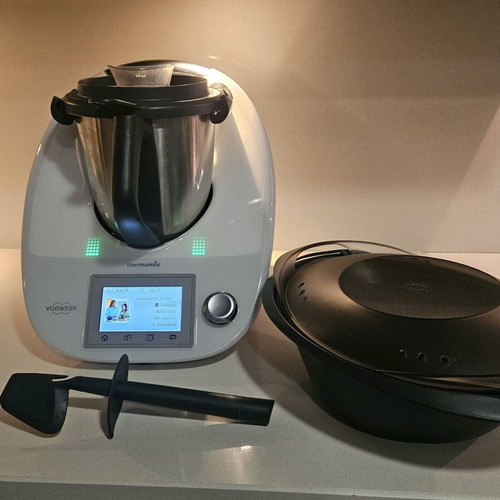 Thermomix TM5 like new with accessories and 2 recipe chips