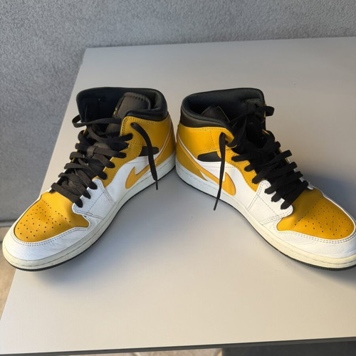 Jordan sneakers size 43 yellow like new