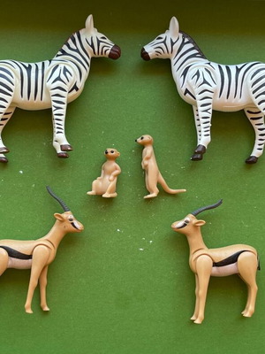 Playmobil savanna animals like new with tight joints