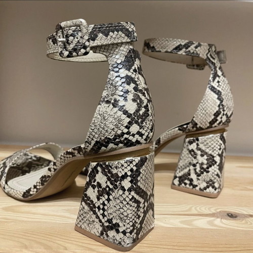 Bershka high-heeled sandals animal print snake pattern 8cm ankle strap like new