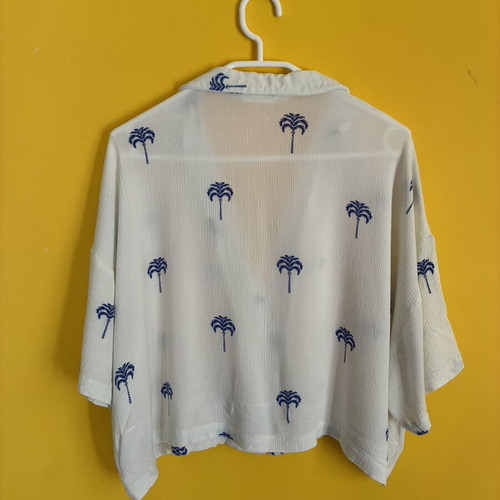 H&M Blue Palm Tree Cropped Resort Shirt like new