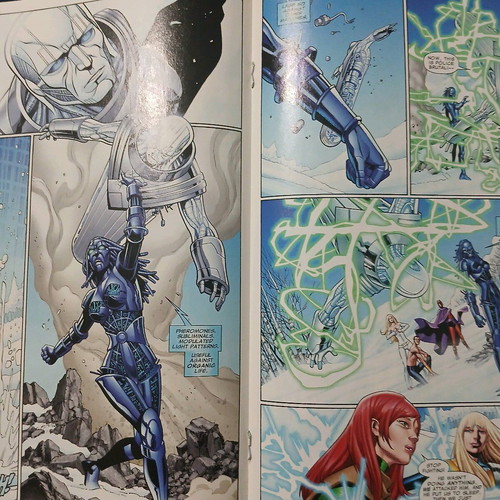 Uncanny X-men #10 like new with signature Marvel Comics