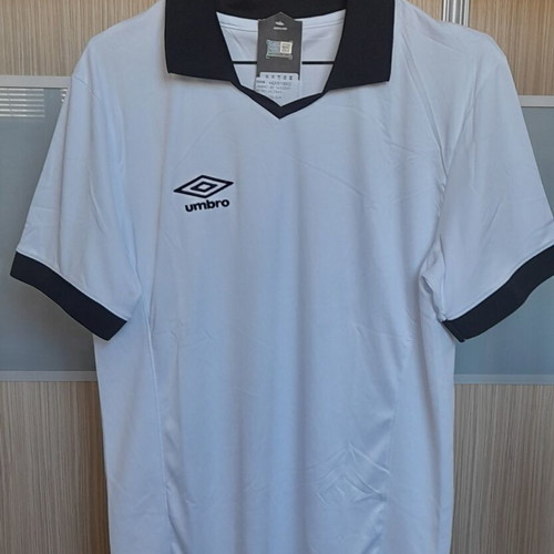 Πόλο αθλητικό Umbro καινούργιο, μέγεθος M, ταιριάζει και σε L, μαύρο και άσπρο
