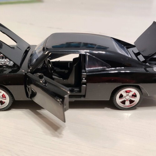 Dodge Charger 1970 1:32 toy car like new with sounds and lights