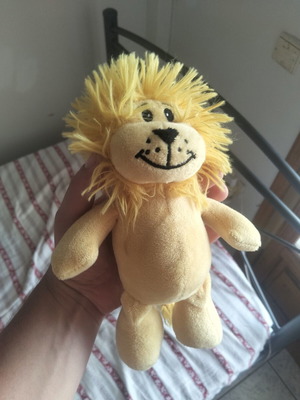 Plush lion in like-new condition