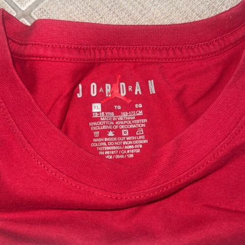 Jordan kids XL red T-shirt