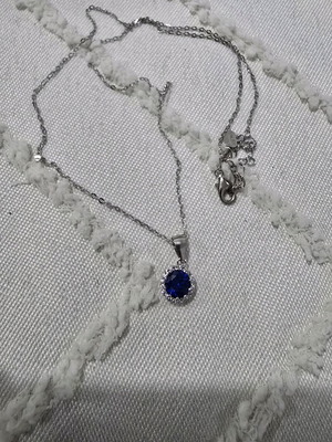 Silver necklace like new, elegant and timeless