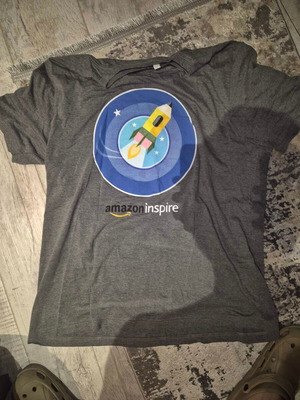 Amazon T-shirt XL new