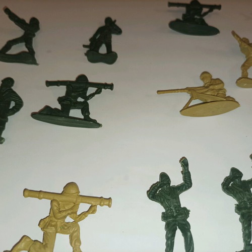 Plastic toy soldiers like new, 23 pieces