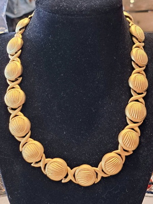 Vintage shell necklace, gold color