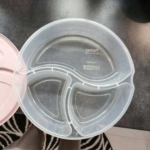 Food bowl with three compartments like new
