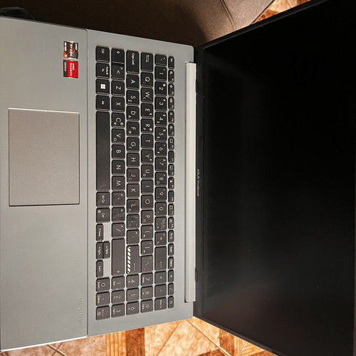 Asus Vivobook Go 15 laptop like new, AMD Ryzen 5 7000 series, Radeon graphics