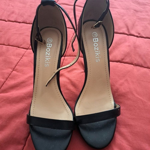 Bozikis black sandals size 39 like new