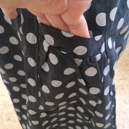 Skirt polka dot one size like new with elastic and two front pockets