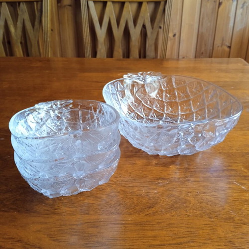 Glass Serving Bowls Set with Pineapple Design like new