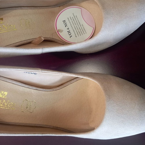 VoI & Noi Suede Nude Pumps size 38, new, 9 cm heel