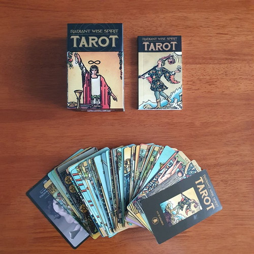 Radiant Wise Spirit Tarot deck like new by Lo Scarabeo