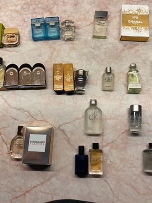 Perfume miniatures like new, authentic
