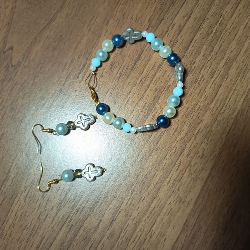 Handmade jewelry set with bracelet and earrings