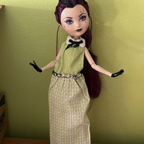 Ever After High Raven Queen Thronecoming doll, perfect condition