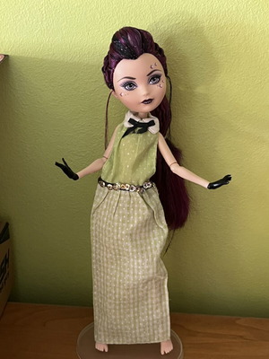 Ever After High Raven Queen Thronecoming doll, perfect condition