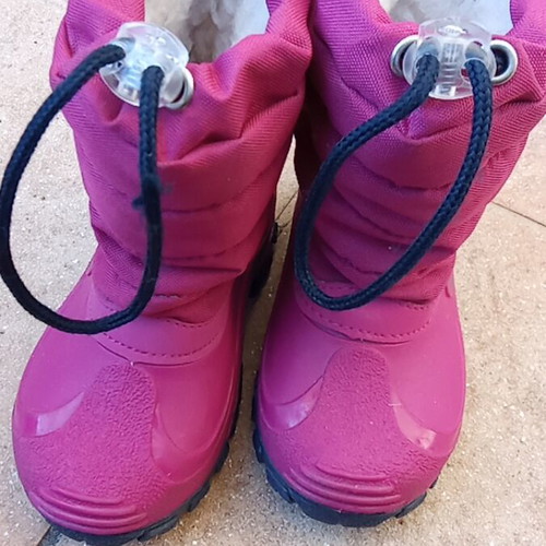 Girls' boots size 22 with fur lining and croc insole like new