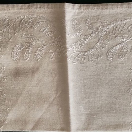 Table linens used, pack of 6 small vintage doilies
