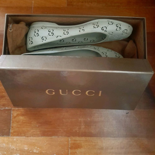Gucci ballet flats with rubber logo like new, gray, size 37