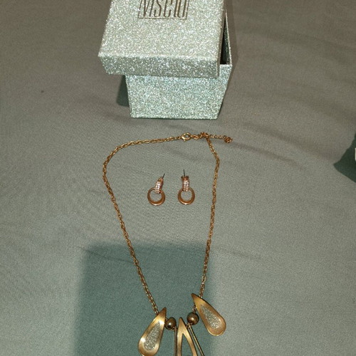 Visetti rose gold jewelry set like new, elegant earrings and necklace