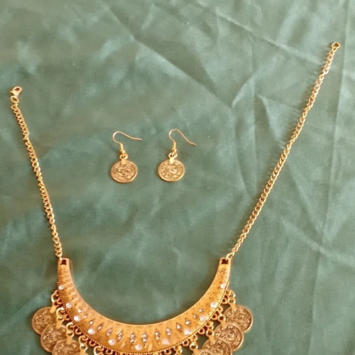 Handmade jewelry set with stones, necklace and earrings, new