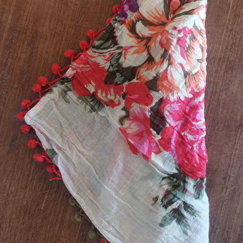 Floral scarf used, white with flowers 85x85 cm