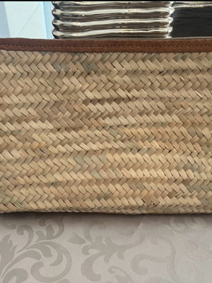 Straw hand bag used with tassel and zipper beige