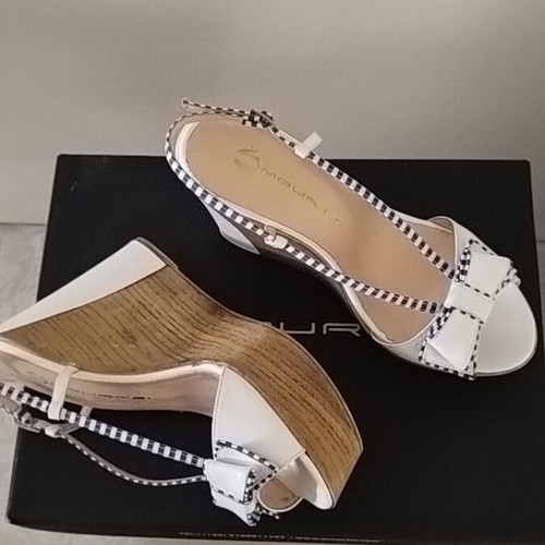 Mourtzi platform sandals size 38 like new, white