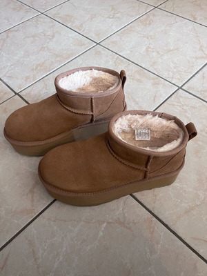 Uggs double-layer beige boots like new, size 38