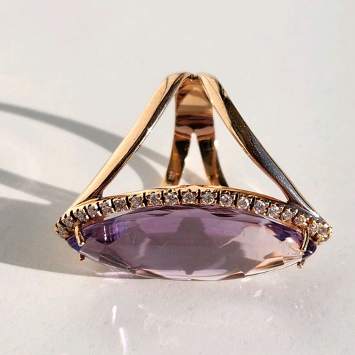 Gold 18K ring with amethyst and 38 diamonds used