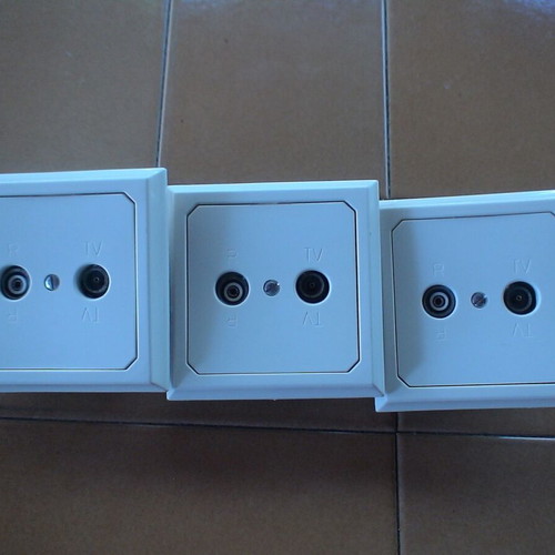 Set of 3 used TV-RD wall antenna sockets for television and radio