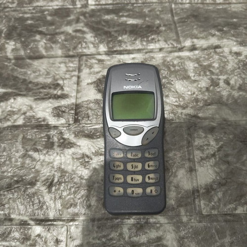 Nokia 3210 phone with battery unknown functionality, like new, gray