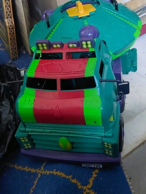 Teenage Mutant Ninja Turtles Tank Taxi vehicle in good condition