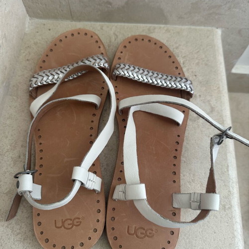 Ugg πέδιλα σαν καινούργιο, μέγεθος 41, άσπρα και ασημί