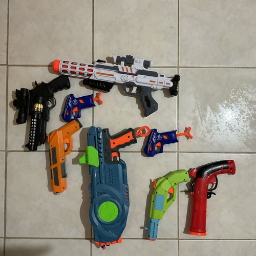 Nerf pistols and sound pistol toy set like new