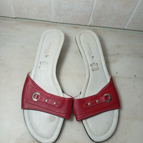 Vintage women's mules Y2K style with low kitten heel, like new