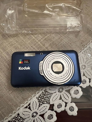 Kodak V1003 ψηφιακή φωτογραφική μηχανή σαν καινούργιο με αξεσουάρ
