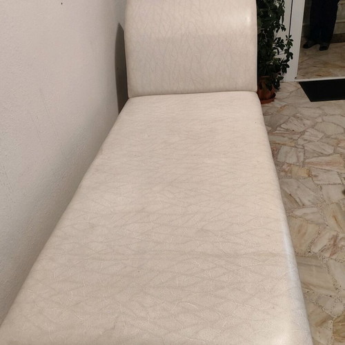 Aesthetic bed like new