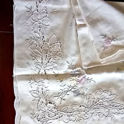 Vintage tablecloth set 85x85 cm with 4 embroidered napkins