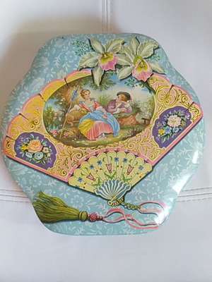 Collectible biscuit tin used, 1970s decade