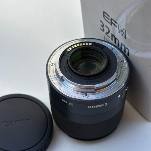 Canon EF-M 32mm f/1.4 STM lens