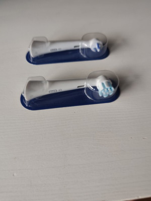 Oral-B iO replacement toothbrush heads set of 2, new