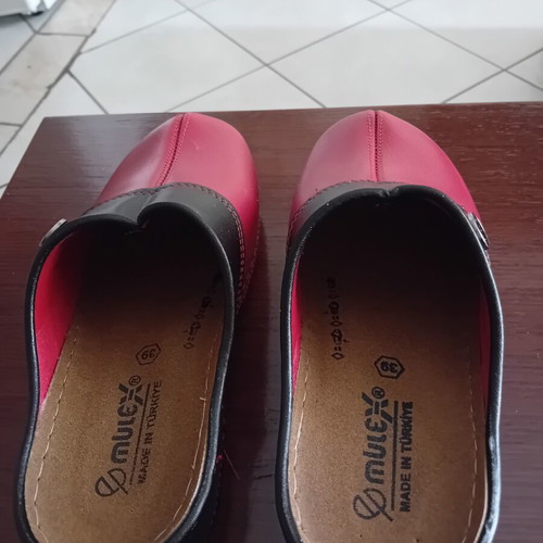 Women's anatomical slippers new, size 39, black and red